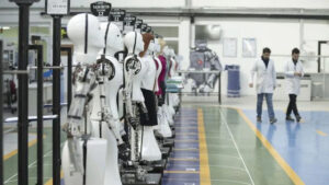 China planea impulsar producción de robots humanoides