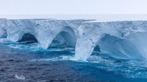 el iceberg mas grande del mundo se deshace